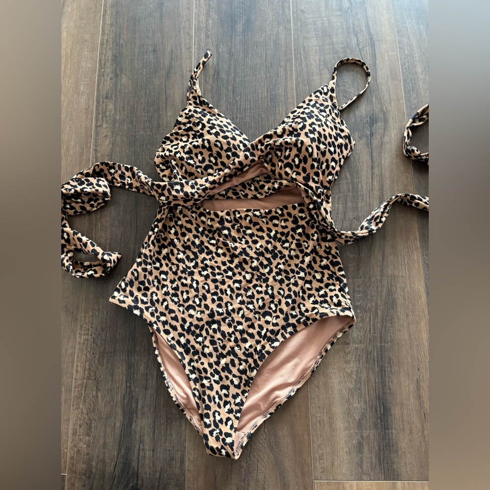 Aerie one piece swimsuit medium long - Picture 2 of 4